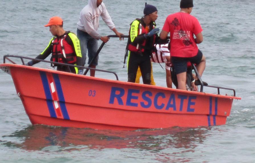 Rescatan con vida 18 viajeros, nueve siguen desaparecidos