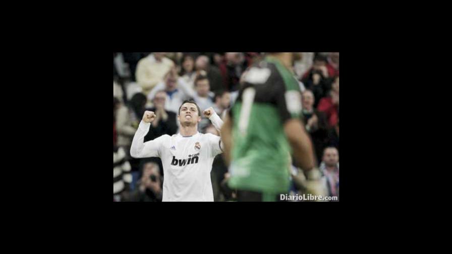 Goles de Cristiano y Kaká dan victoria al Madrid