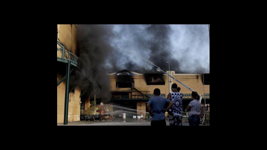 A un mes del carnaval de Río, fuego destruye disfraces y carrozas A un mes del carnaval de Río, fuego destruye disfraces y carrozas