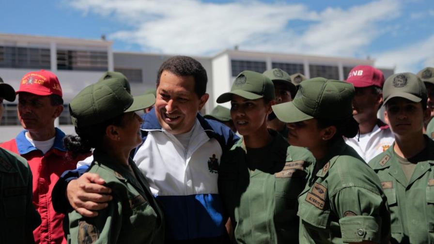 Chávez incumple reposo y sale al paso de comentarios sobre su enfermedad
