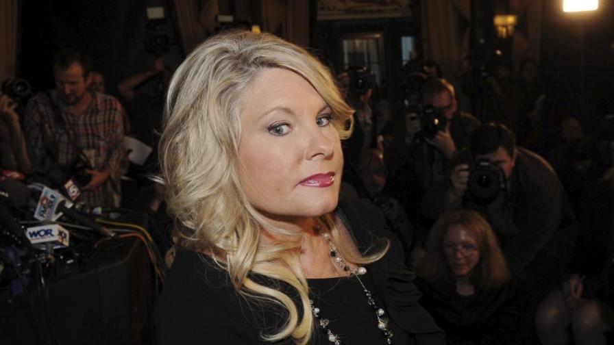 Mujer denuncia en público a candidato Cain por acoso sexual