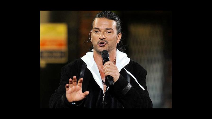Ricardo Arjona convierte en película su último disco Poquita Ropa