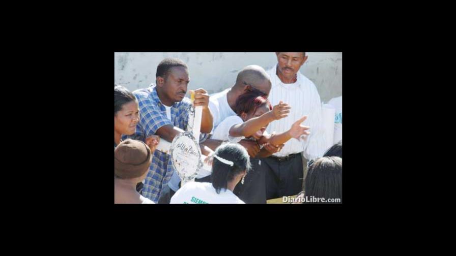 En medio de escenas de dolor sepultan a Pierre En medio de escenas de dolor sepultan a Pierre