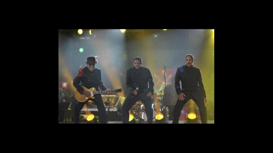 Los hijos de Michael Jackson suben al escenario para homenajear a su padre