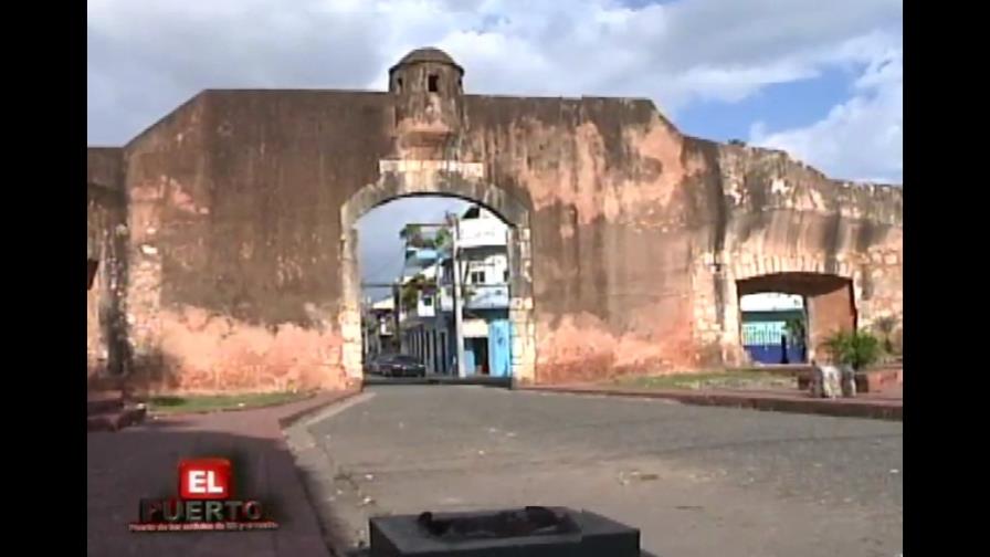 En abandono la Puerta de la Misericordia y el Parque Independencia