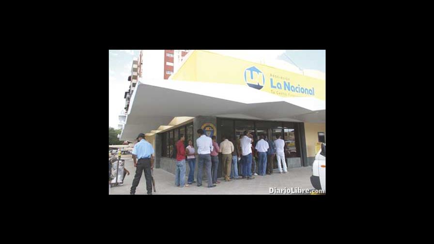 DGII agiliza servicios carros con oposición