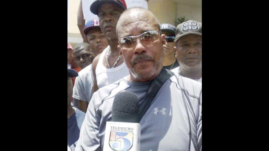 Detienen a un entrenador de béisbol por abuso sexual