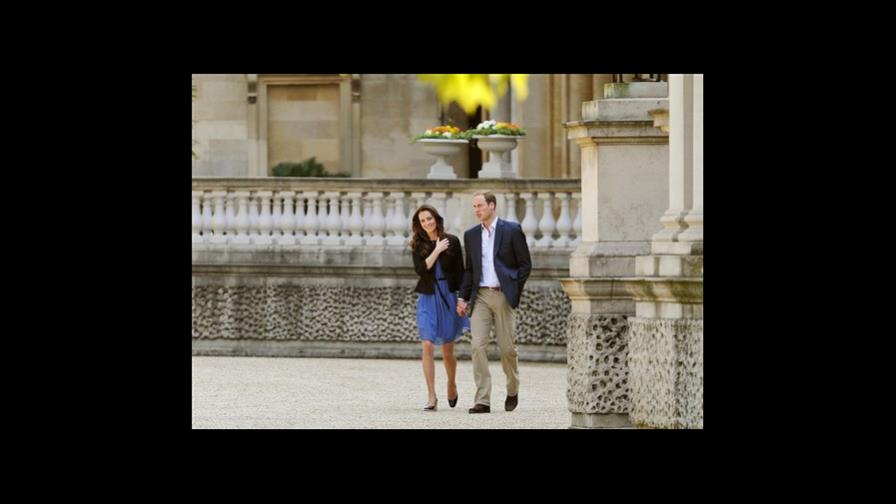 Príncipe Guillermo y su esposa salen de luna de miel