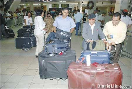 Aduanas dará facilidades de US$3,000 para dominicanos en exterior