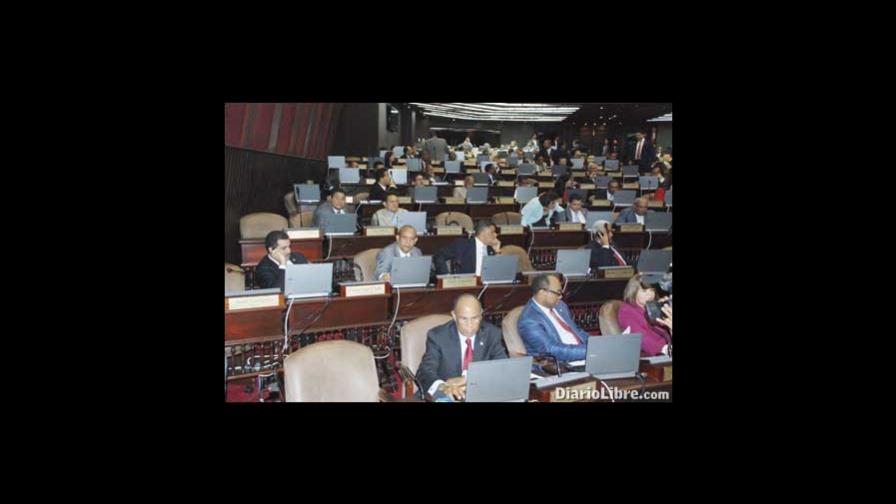 CD convierte en Ley voto del dominicano en el exterior