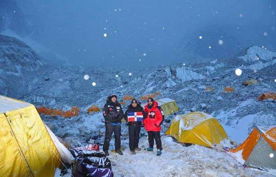 Expedición dominicana llega al campamento base del Monte Everest Expedición dominicana llega al campamento base del Monte Everest