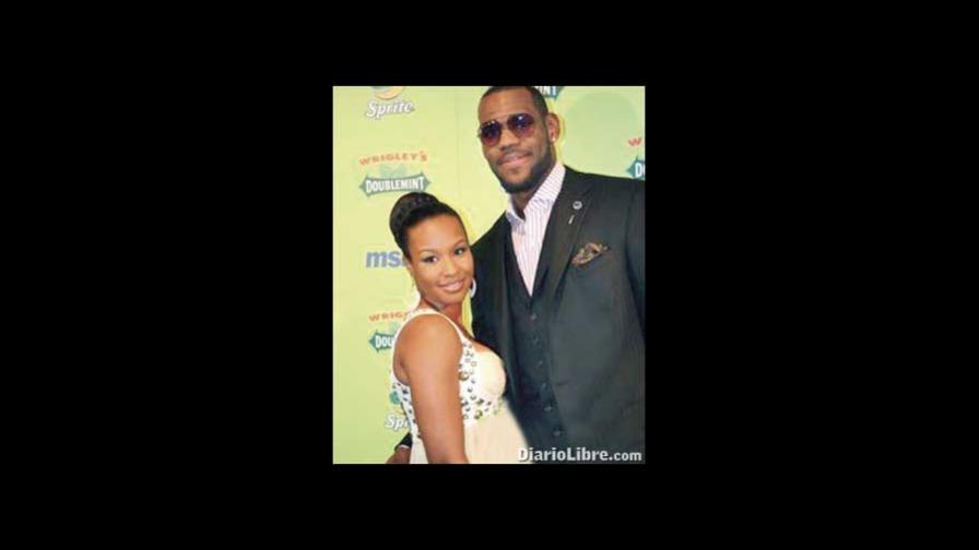 A astro Lebron James la novia le es infiel