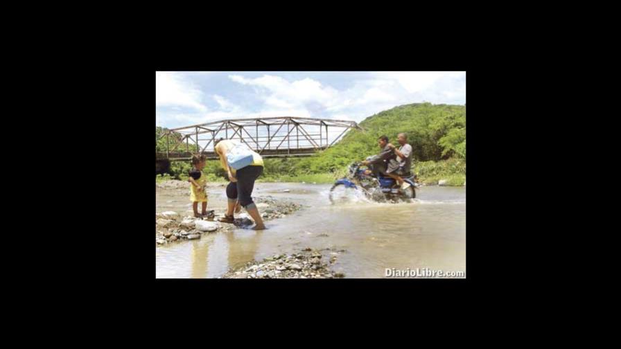 En Baitoa llevan 32 años esperando un puente
