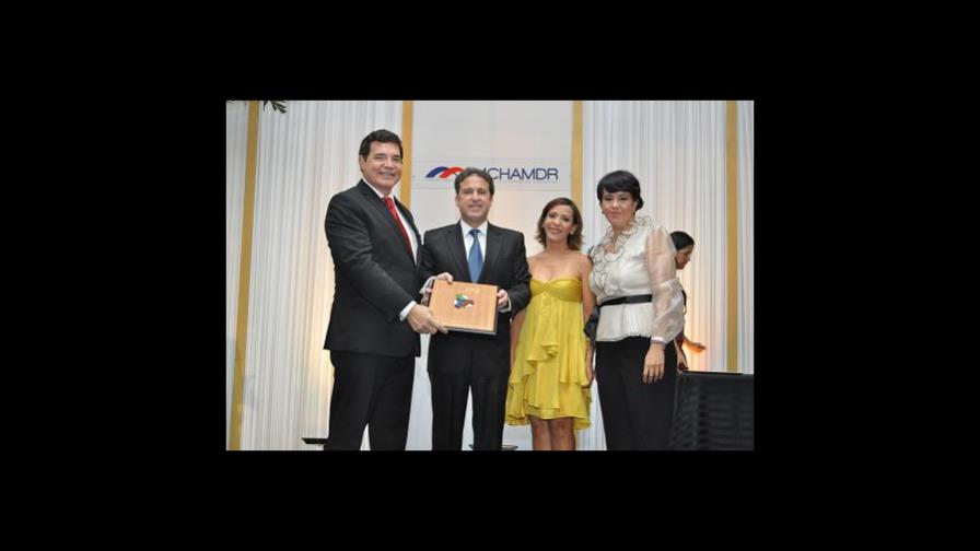 APAP recibe premio por prácticas de responsabilidad empresarial