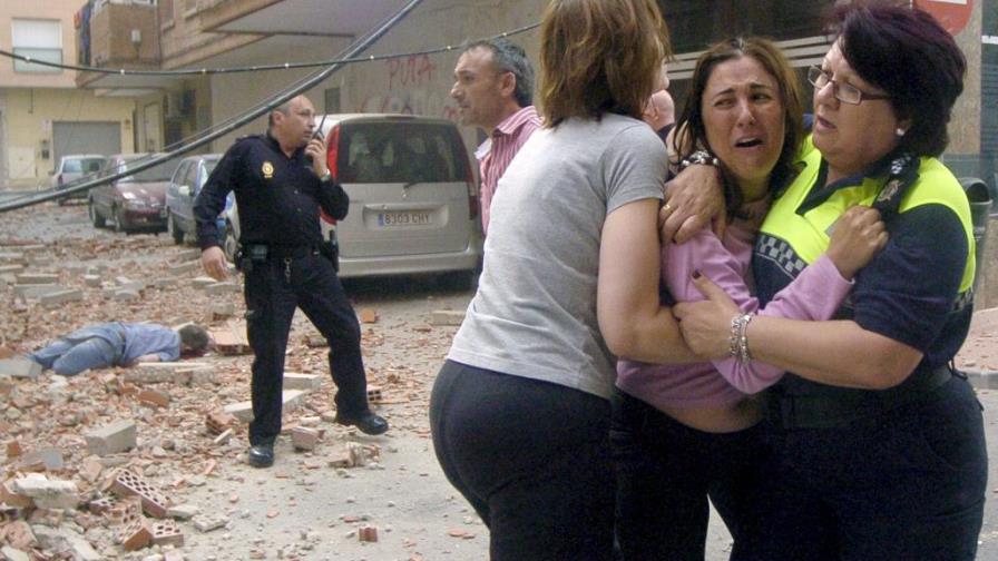 Aumentan a ocho los muertos y decenas de heridos por sismo en España