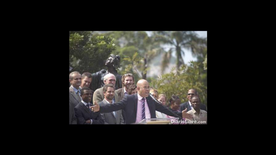 Pese a oposición, Martelly restaurará ejército Haití