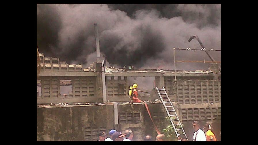 Incendio en fábrica de plástico fue sofocado cinco horas después