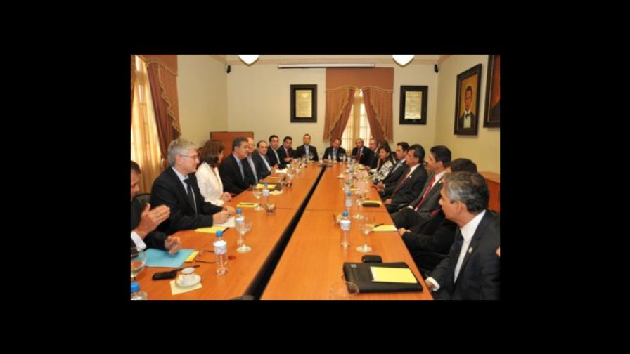 Leonel se reúne con canciller y empresarios de Colombia