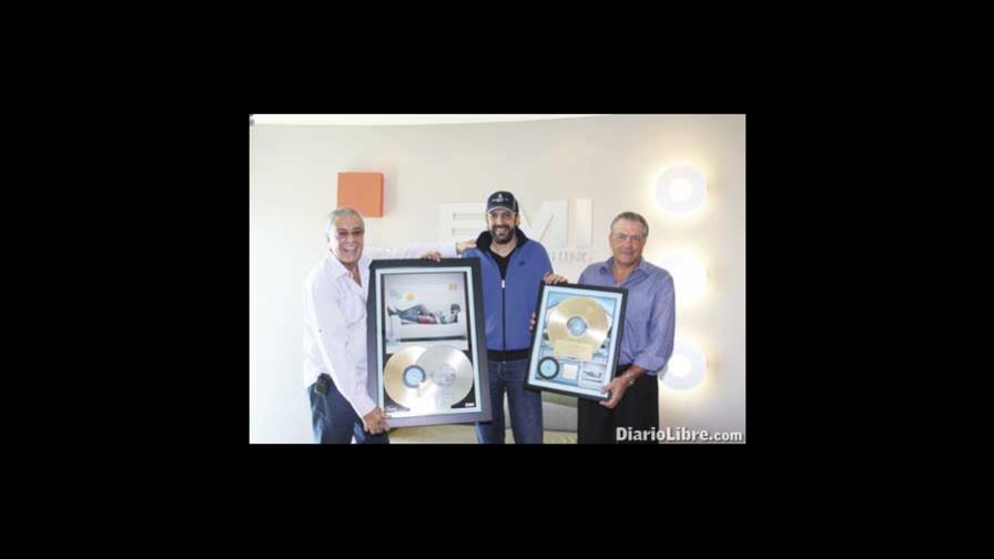 Disco de platino para AsondeGuerra Disco de platino para AsondeGuerra