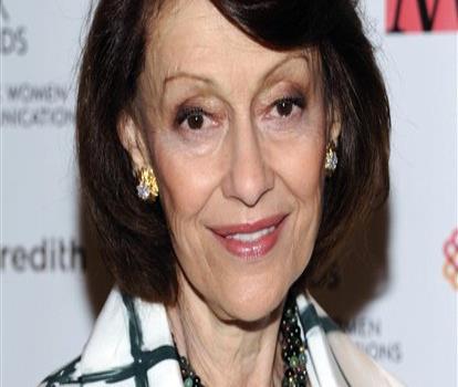 Fallece creadora del listón rosa contra el cáncer