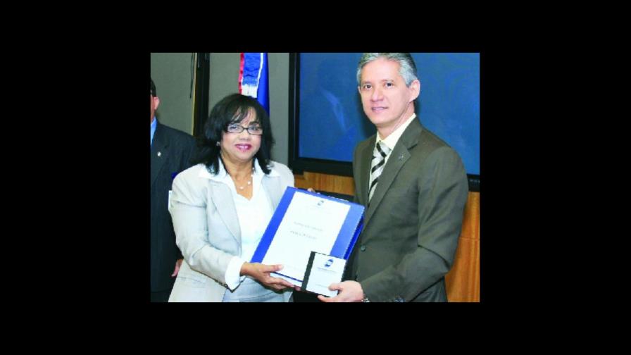 Superintendencia de Bancos entrega contratos adhesión a Pro Consumidor Superintendencia de Bancos entrega contratos adhesión a Pro Consumidor