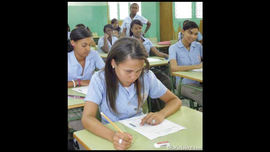 Costo por estudiante de escuela pública es 311 dólares anuales