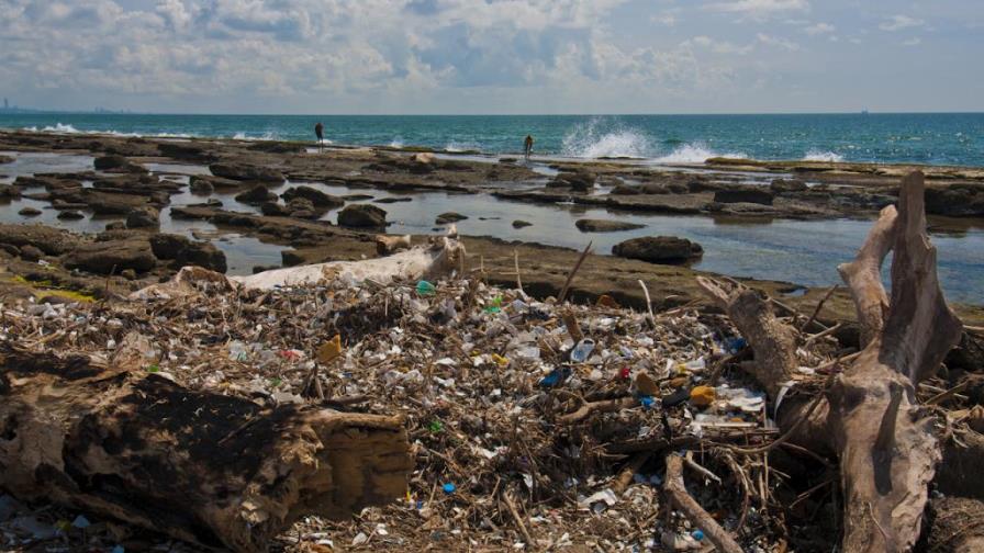 Playas de Guibia y Nigua en estado deplorable