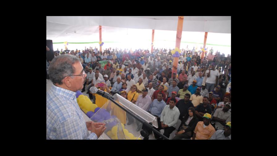 Danilo juramenta más de 500 ex del PRD en Nagua y Cabrera