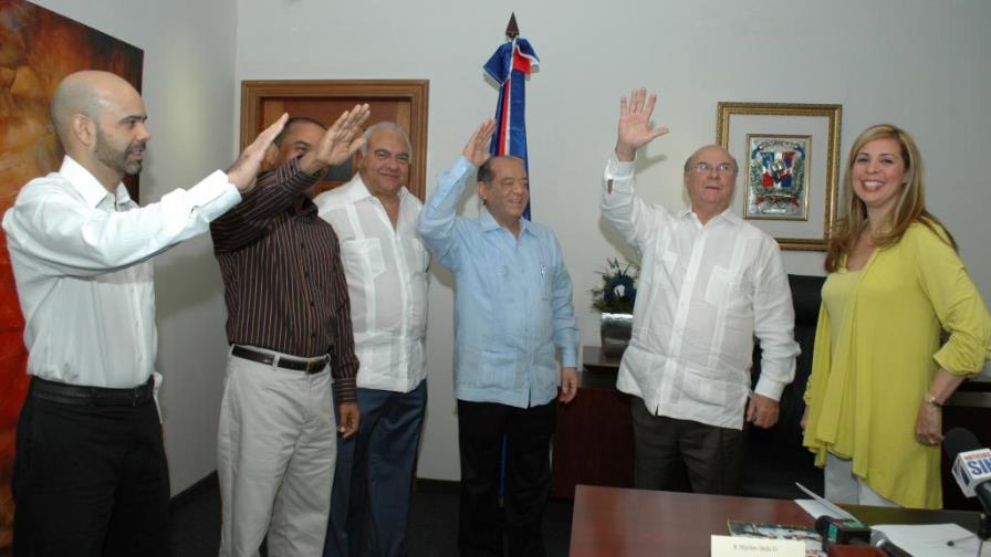 Pedro Bretón y otros dirigentes reformistas apoyan a Hipólito Mejía