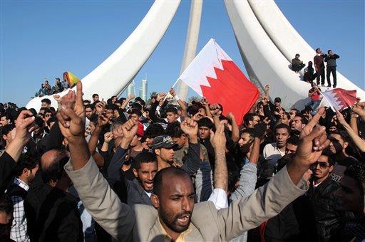 Miles de manifestantes ocupan plaza céntrica de Bahrein
