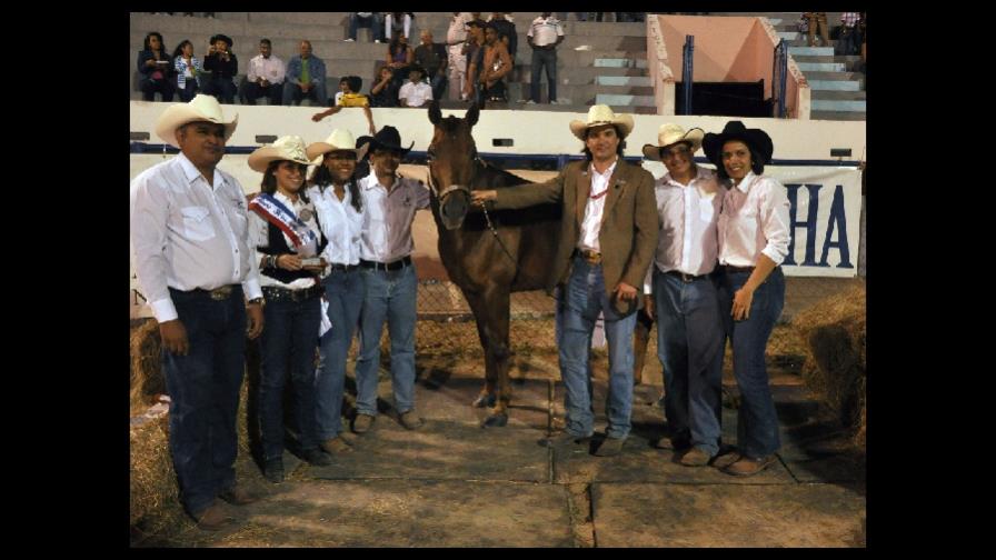 Ejemplares de Yamil Almódovar se imponen en competencia de razas