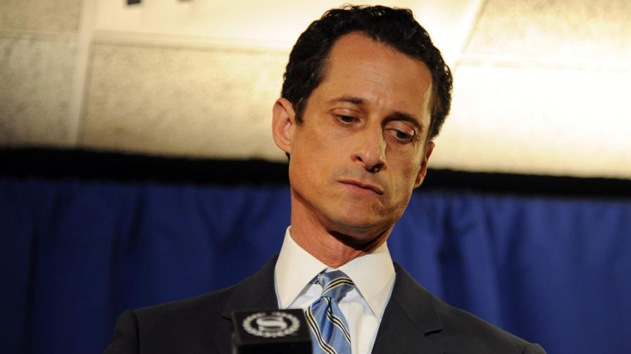 Dimite congresista Anthony Weiner tras escándalo sexual por Twitter