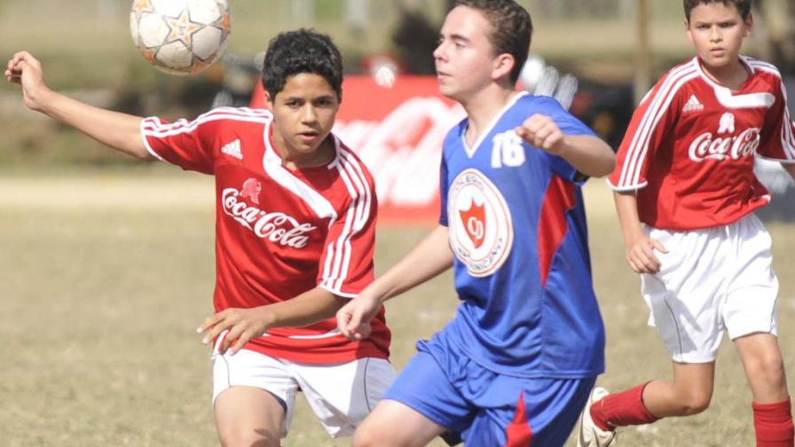 La Salle, Leonardo Da Vinci e Iberia ganan inicio Copa Coca Cola de Fútbol en Santiago