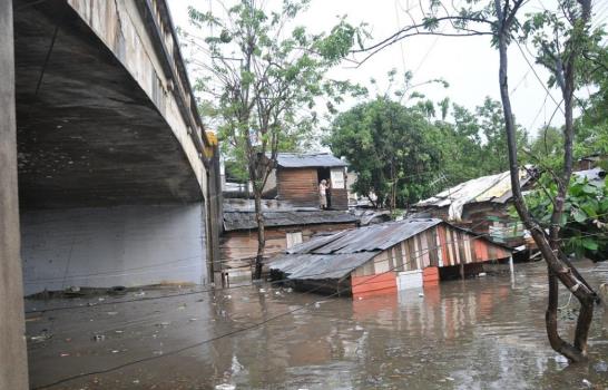 Aguaceros inundan sectores de Santiago