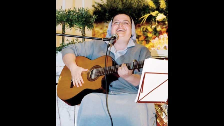 La Hermana Glenda regresa, irá al Quisqueya