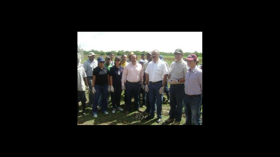 Industriales reforestan la Laguna Mallén