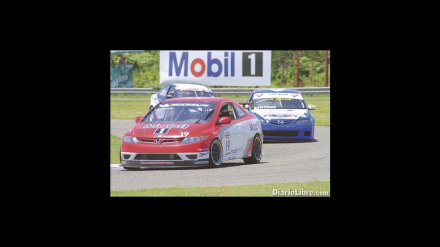Jorge Leroux logró la bandera de cuadros