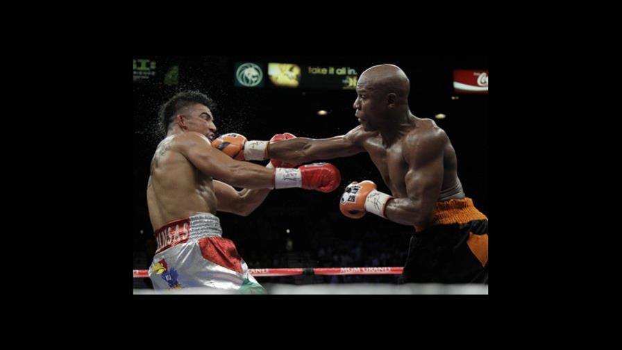 Mayweather vence a Ortiz por nocaut en cuarto round