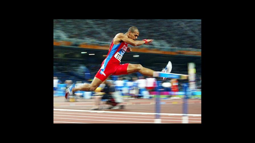 Félix Sánchez gana primer 400 metros vallas bajo techo