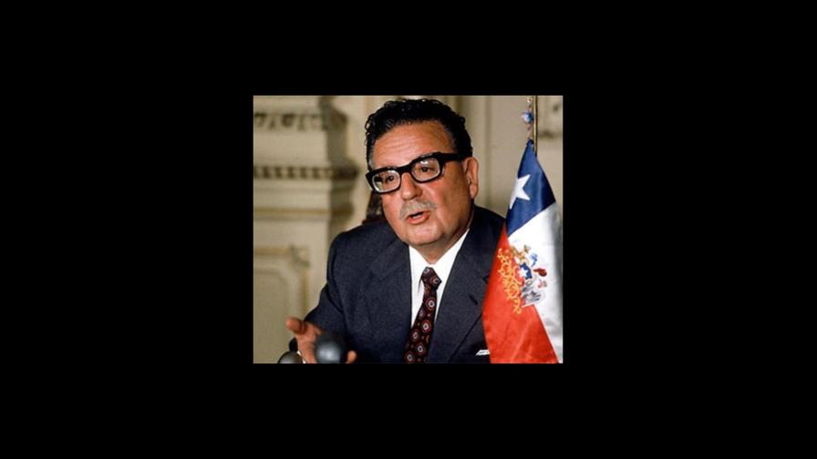 Pericias confirman que Salvador Allende se quitó la vida