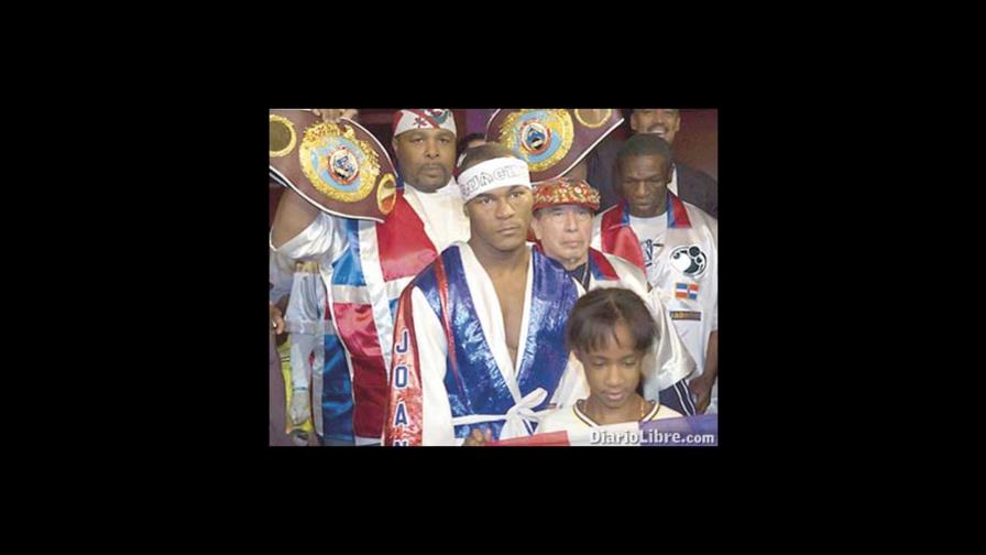 Oscar De La Hoya rescinde contrato de Joan Guzmán