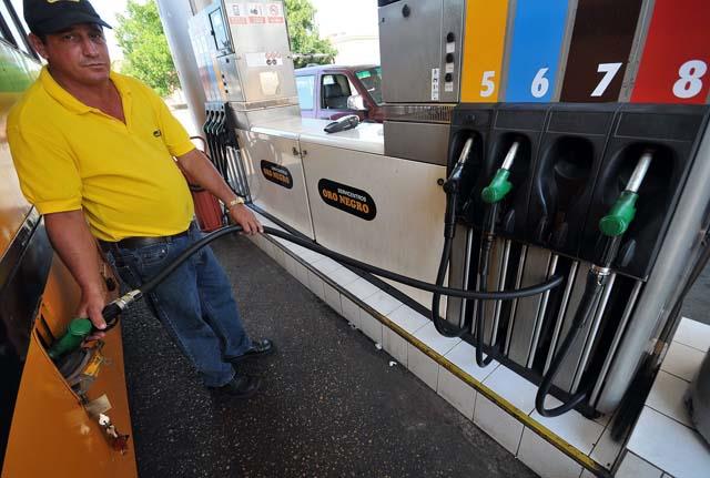 Venezuela sufre el alto costo de la gasolina barata