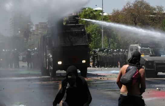 Miles de estudiantes chilenos arreciaron las protestas este miécoles