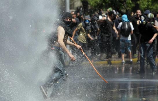 Miles de estudiantes chilenos arreciaron las protestas este miécoles
