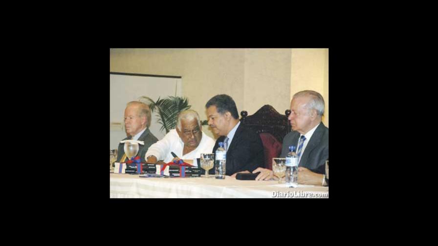 Euclides Gutiérrez pone en circulación tres libros Euclides Gutiérrez pone en circulación tres libros