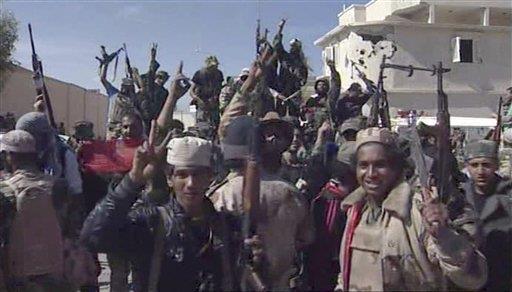 La OTAN confirma que atacó hoy un convoy militar cerca de Sirte