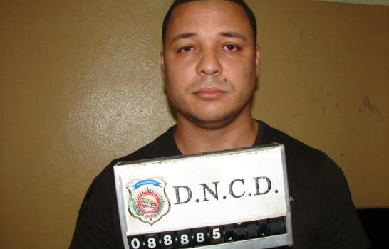 Detienen hombre con 15 paquetes de cocaína en parqueo de un hotel