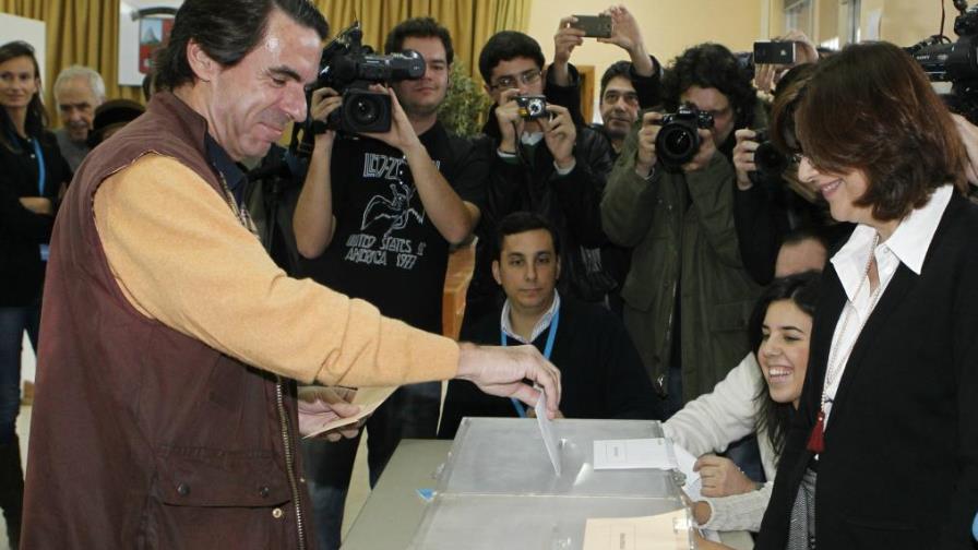 Un votante muerto, un vocal bebido en elecciones españolas Un votante muerto, un vocal bebido en elecciones españolas