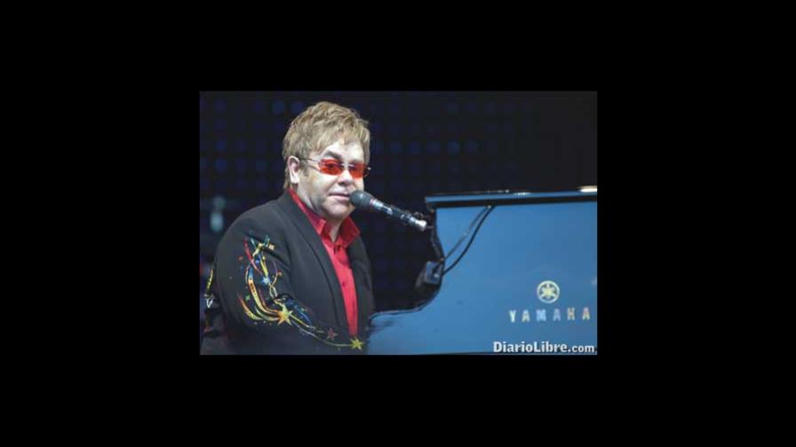 Elton John censura a opositores a matrimonios gay