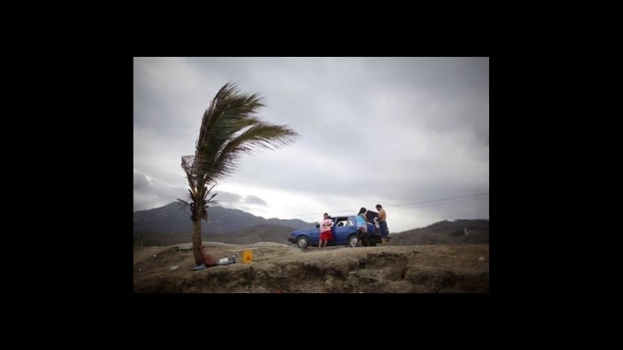 Huracán Beatriz azota con vientos costa de México
